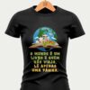 Camiseta O Mundo é um Livro - Preta - Feminina
